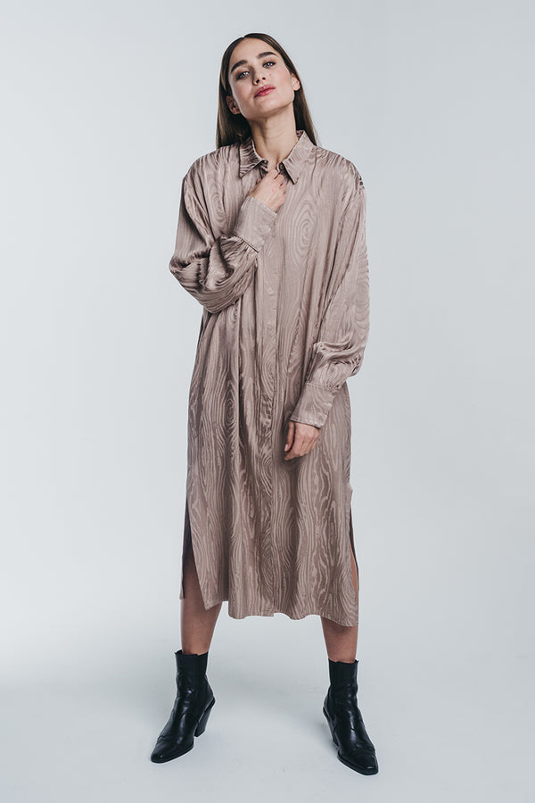 Kaarna long shirtdress in sand. Hálo from north