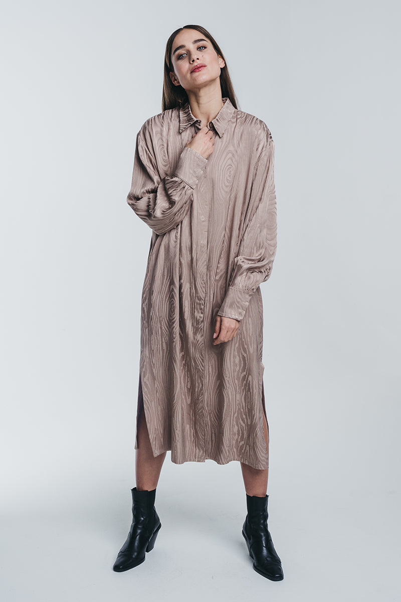 Kaarna long shirtdress in sand. Hálo from north