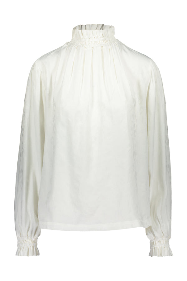 Neva blouse in white. Front picture of the product. Hálo from north